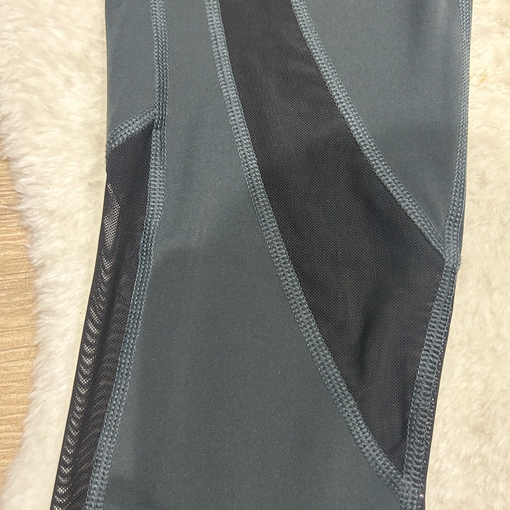 Mizuno X Ronda Rousey 7/8 Black Leggings NWOT - Picture 5 of 7